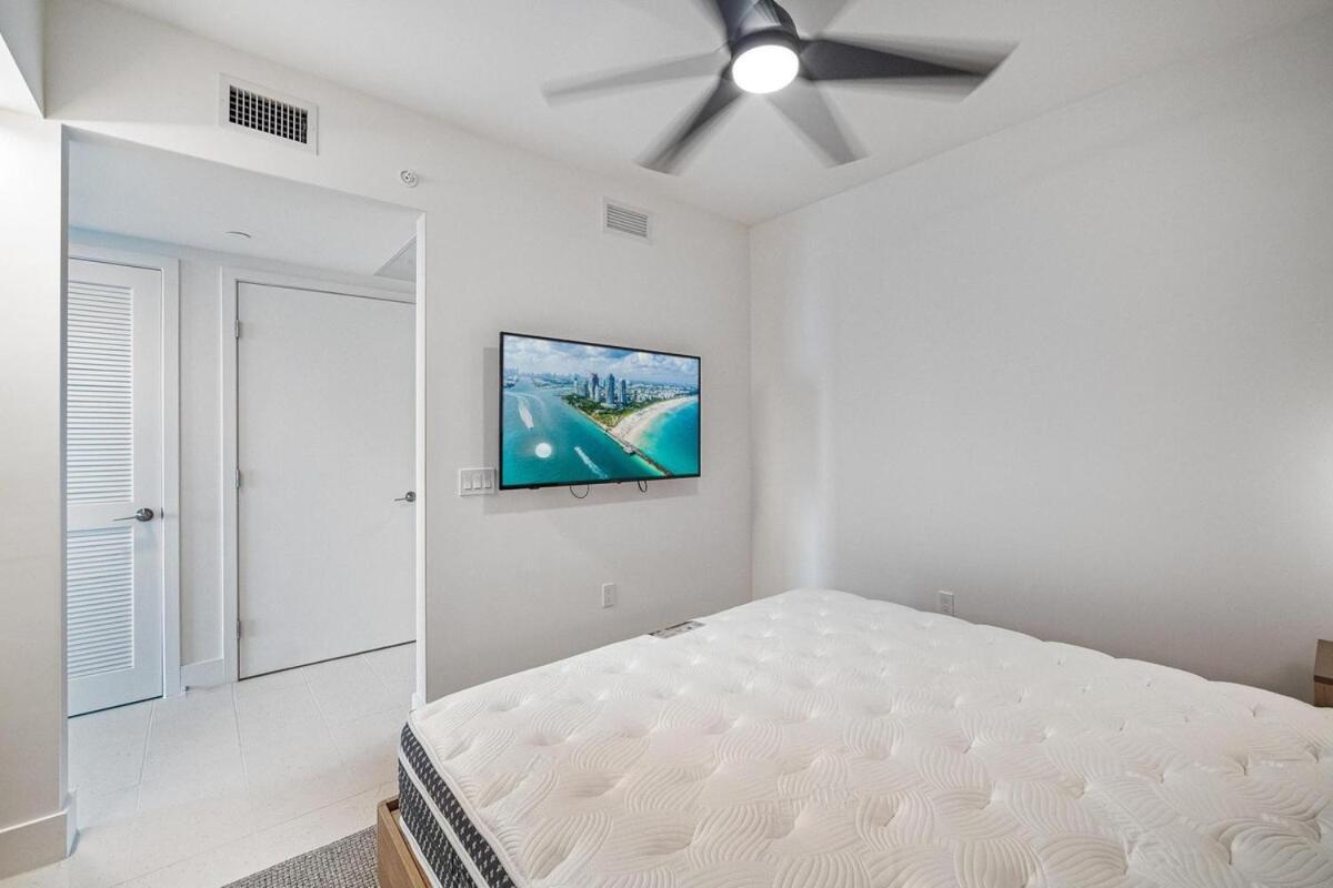 Phenomenal 1 Bed - Amazing Views Apartment *